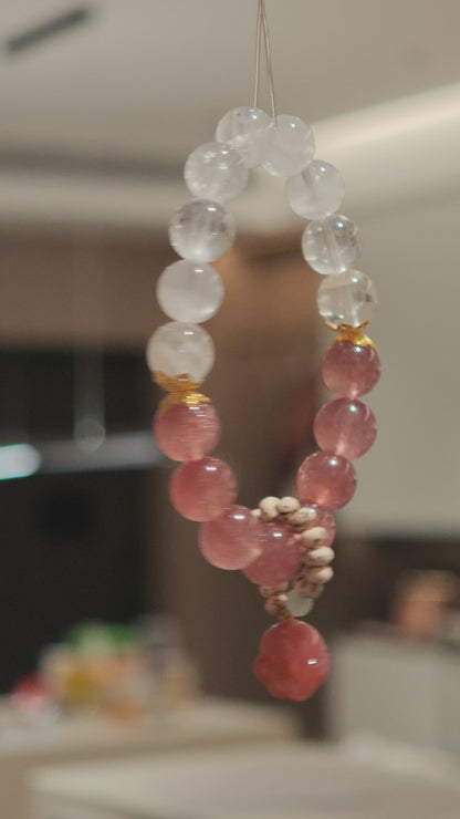 Handmade Bracelet with Cat‘s Paw Loop, Strawberry Quartz and White Phantom Quartz